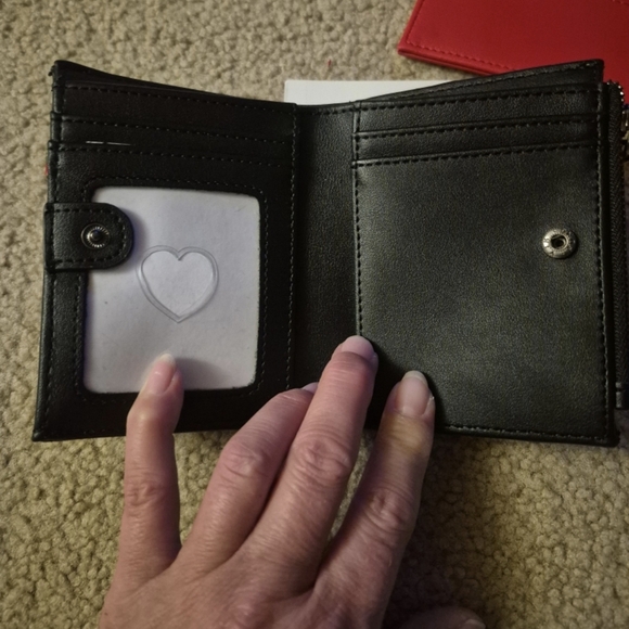 Betsey Johnson Olive Martini Black & Red Valentine Wallet/Wristlet Chain NWT - Picture 4 of 8